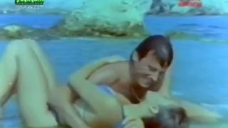 Oniki Çılgın Kız Yeşilçam Erotik Filmi izle