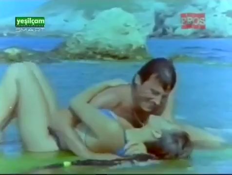 Oniki Çılgın Kız Yeşilçam Erotik Filmi izle