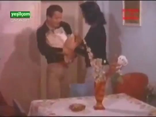 Kapıcı ve Ev Hanımı Konulu Yeşilçam Erotik Filmi
